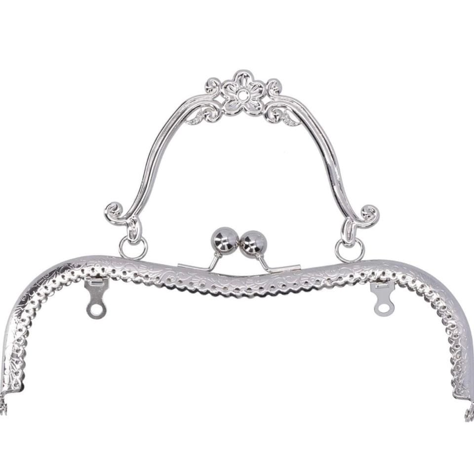 KENAR DELİKLİ BURS 21*16 CM