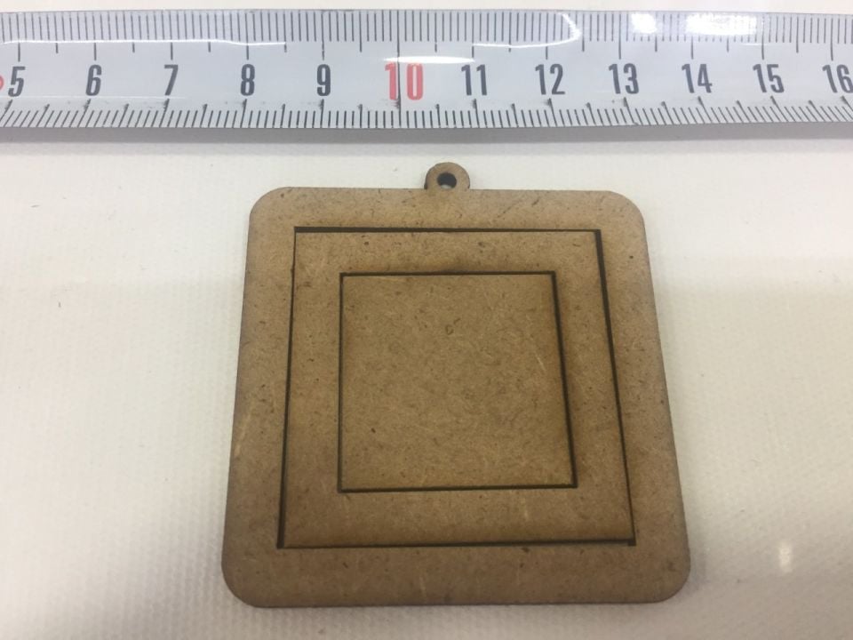 AHŞAP KARE KOLYE (5*5CM)