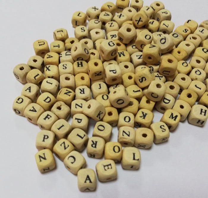 AHŞAP HARFLİ BONCUKLAR (1000ad) KREM